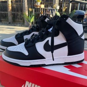 Nike Dunk High Panda.